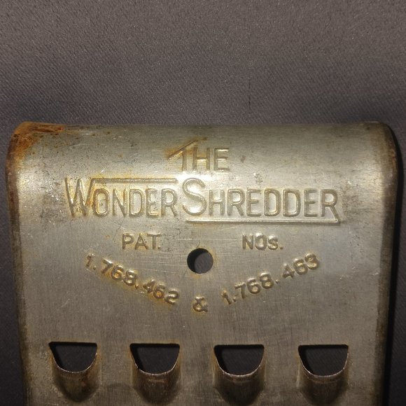 Vintage set of 4 - 3 "The Wonder Shredder" and 1 "The Perfect Grater" - Picture 10 of 11